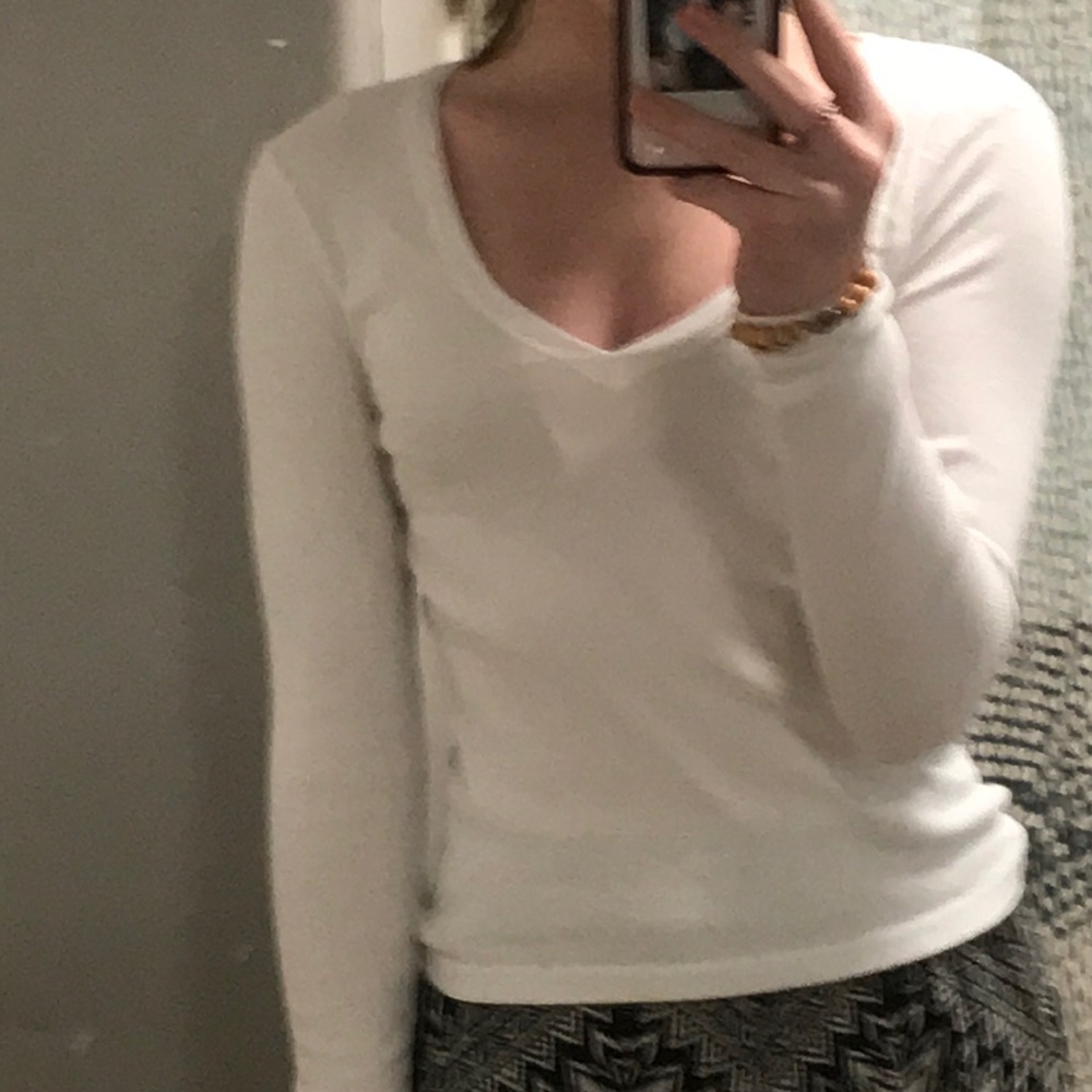 White long sleeve stretchy material shirt